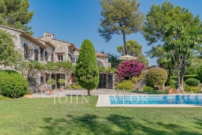 Maison à vendre à BIOT Saint-Mathieu - 7 pièces - 330 m² 