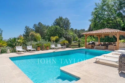 Maison à vendre à LE ROURET  - 7 pièces - 260 m² 