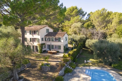 House for sale in GRASSE Magagnosc - 7 rooms - 174 m&sup2; 
