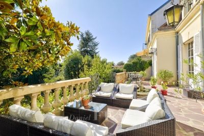 Maison &agrave; vendre &agrave; ST CLOUD  - 10 pi&egrave;ces - 350 m&sup2; 