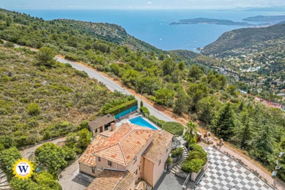 Maison à vendre à LA TURBIE  - 6 pièces - 220 m² 