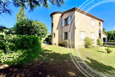 Appartement à vendre à CHATEAUNEUF-GRASSE  - 7 pièces - 153 m² 