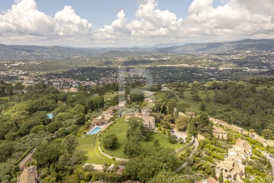 House for sale in MOUANS-SARTOUX  - 4 rooms - 205 m² 