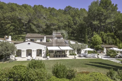 Maison à vendre à MOUGINS  - 15 pièces - 25550 m² 
