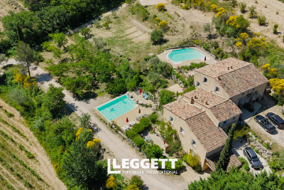 Maison à vendre à VINSOBRES  - 16 pièces - 375 m² 