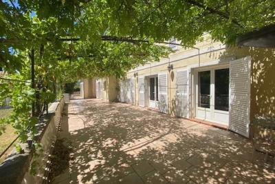 Maison à vendre à SOLLIÈS-PONT  - 6 pièces - 267 m² 