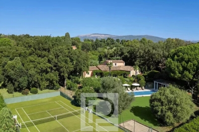 Maison &agrave; vendre &agrave; MOUGINS  - 8 pi&egrave;ces - 410 m&sup2; 