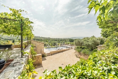 House for sale in ST-SATURNIN-LÈS-APT  - 10 rooms - 450 m² 