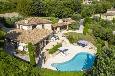 Maison &agrave; vendre &agrave; TOURRETTES-SUR-LOUP  - 5 pi&egrave;ces - 2500 m&sup2; 