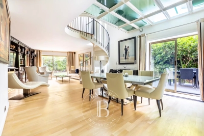 Apartment for sale in NEUILLY SUR SEINE Denfert-Rochereau 6 - 5 rooms - 165 m² 