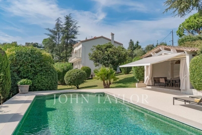 Maison à vendre à MOUGINS   - 258 m² 