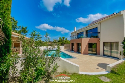 Maison à vendre à ST PALAIS SUR MER Port-d'Envaux - 9 pièces - 304 m² 