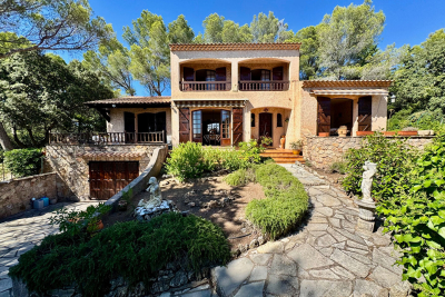 Maison à vendre à ST-RAPHAËL Peyron-Saint Sebastien - 6 pièces - 140 m² 