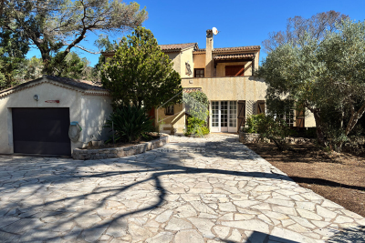 Maison à vendre à ST-AYGULF  - 5 pièces - 163 m² 