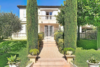 Maison &agrave; vendre &agrave; ST-RAPHAËL  - 7 pi&egrave;ces - 126 m&sup2; 