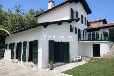 Maison &agrave; vendre &agrave; BIARRITZ  - 7 pi&egrave;ces - 254 m&sup2; 