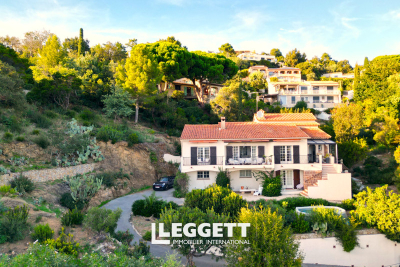 Maison à vendre à ROQUEBRUNE-SUR-ARGENS Ecarts - 10 pièces - 220 m² 