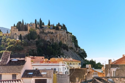 Bien à vendre à CASSIS Cornillon-Confoux - 11 pièces - 263 m² 