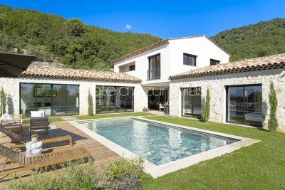 Maison &agrave; vendre &agrave; TOURRETTES-SUR-LOUP  - 7 pi&egrave;ces - 231 m&sup2; 