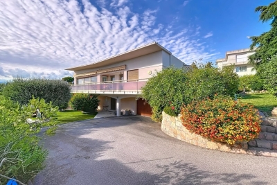 Maison à vendre à ST-LAURENT-DU-VAR  - 6 pièces - 300 m² 