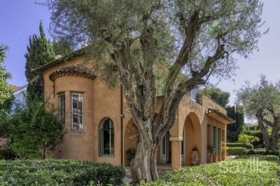 House for sale in CAP D'ANTIBES  - 10 rooms - 200 m² 