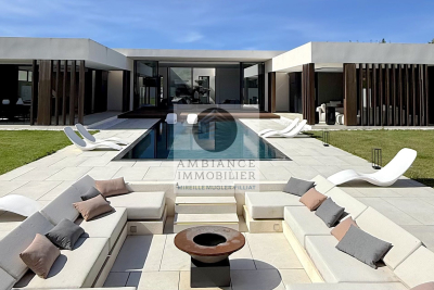 Maison à vendre à VALENCE Mours-Saint-Eusèbe - 7 pièces - 282 m² 