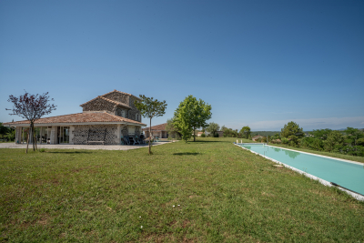 Maison à vendre à LUSSAS Vernon - 8 pièces - 252 m² 