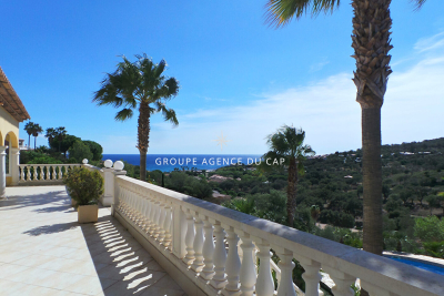 Maison à vendre à LES ISSAMBRES Giens - 7 pièces - 225 m² 