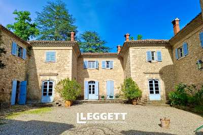 Maison &agrave; vendre &agrave; ST-JEAN-DE-MARUEJOLS-ET-AVEJAN  - 36 pi&egrave;ces - 657 m&sup2; 