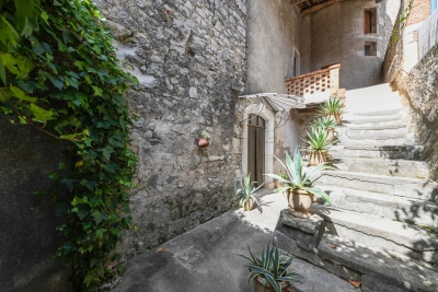 Maison à vendre à LUSSAN  - 5 pièces - 110 m² 