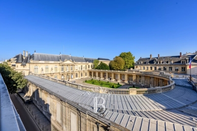Apartment for sale in PARIS 3EME Les Archives 1 - 5 rooms - 140 m² 