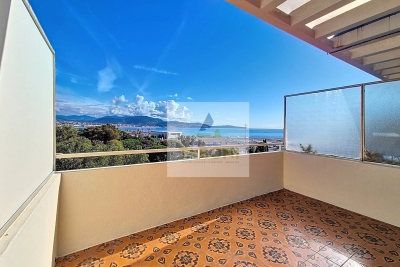 Appartement à vendre vue mer trois chambres terrasse 