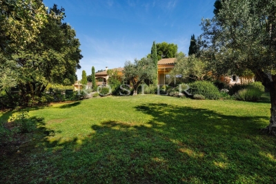 House for sale in L'ISLE-SUR-LA-SORGUE  - 6 rooms - 225 m² 