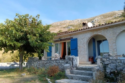 Maison à vendre plain pied et vue mer alpes maritimes 