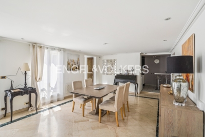 Apartment for sale in PARIS 8EME Faubourg du Roule - 4 rooms - 96 m² 