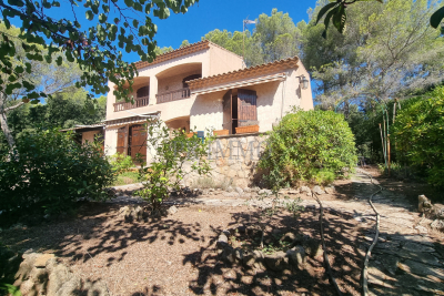 Maison à vendre à ST-RAPHAËL Peyron-Saint Sebastien - 5 pièces - 140 m² 