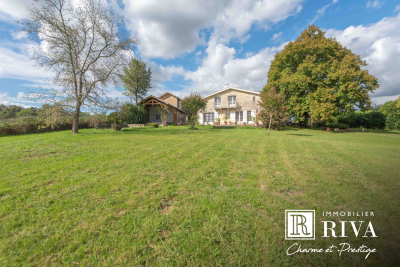 Maison à vendre à POMPIGNAC  - 12 pièces - 270 m² 