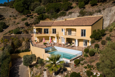 Maison à vendre à LA LONDE-LES-MAURES  - 6 pièces - 229 m² 