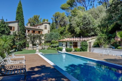 Maison &agrave; vendre &agrave; AIX-EN-PROVENCE  - 20 pi&egrave;ces - 650 m&sup2; 