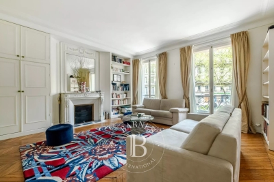 Apartment for sale in PARIS 6EME Les Archives 1 - 5 rooms - 109 m² 