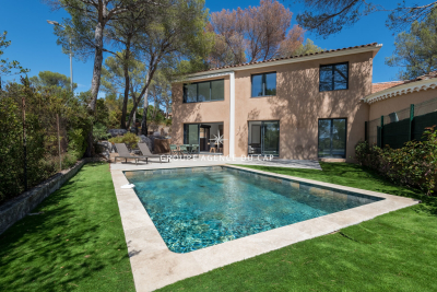 Maison &agrave; vendre &agrave; ST-RAPHAËL  - 5 pi&egrave;ces - 162 m&sup2; 