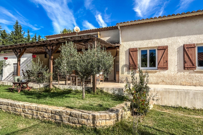 Maison à vendre à MONTAREN-ET-ST-MEDIERS  - 6 pièces - 187 m² 