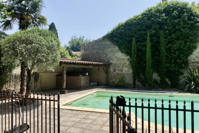 Maison à vendre à CHANTEMERLE LES BLES Mours-Saint-Eusèbe - 7 pièces - 202 m² 