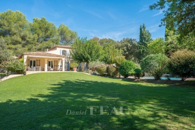 Maison à vendre à AIX-EN-PROVENCE Miramas Centre - 9 pièces - 289 m² 