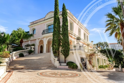 House for sale in CAP D'ANTIBES  - 9 rooms - 420 m² 