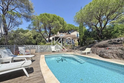 Maison à vendre à ST-RAPHAËL Peyron-Saint Sebastien - 5 pièces - 155 m² 