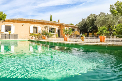 Maison à vendre à MAUSSANE-LES-ALPILLES Les Friches-Cadenat - 6 pièces - 180 m² 