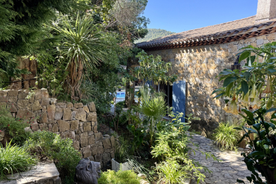 Maison à vendre à HYÈRES  - 9 pièces - 290 m² 