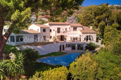 House for sale in GOLFE JUAN  - 7 rooms - 411 m² 