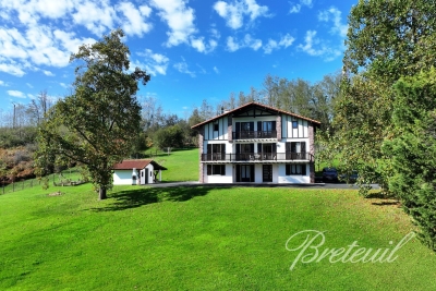 Maison à vendre à URRUGNE  - 8 pièces - 255 m² 